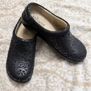 Black Floral Embossed Clogs